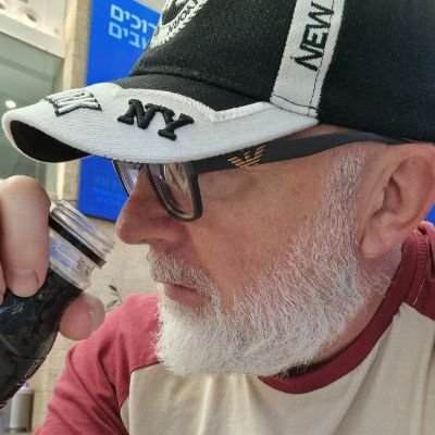 SenatskyS's profile picture. Кровь моя холодна.

Холод ее лютей

реки, промерзшей до дна.

Я не люблю людей.