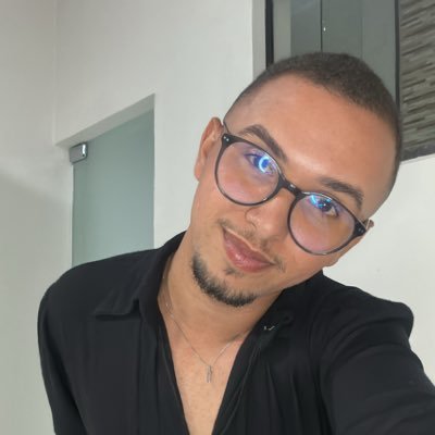 alygabi17's profile picture. delírios, surtos, tesão e futilidade