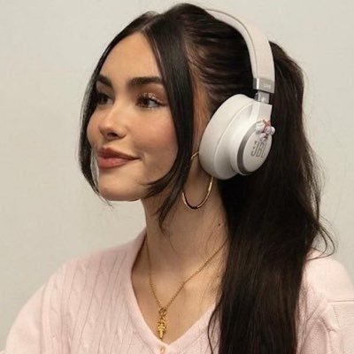 voghadid's profile picture. 𓂃 𓈒 ♡ྀིྀི ˖ ꕤ ׅ 🦢. ꒰ 𝑣𝑖𝑟𝑡𝑢𝑎𝑙 𝑑𝑖𝑎𝑟𝑦 ꒱ ◞ 🐇 ೀ ྀིྀི