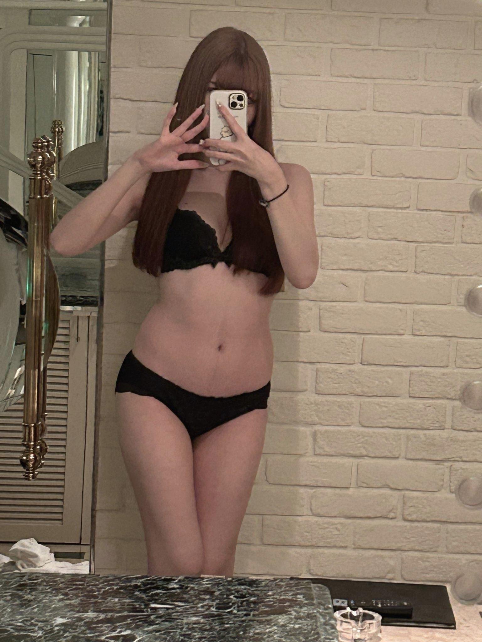 redh55lxkp63376's profile picture. お盆だからスイカわりしたいね😹