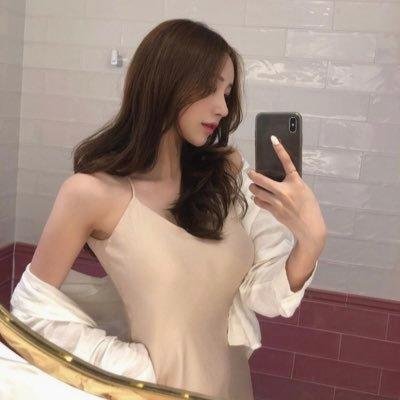 Erskinevqx97247's profile picture. 激しくつき壊されて
ばゆんばゆん揺らしてほしいの。
上に乗って激しく揺らしたい