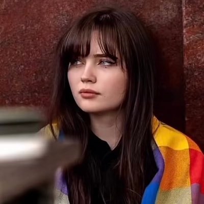 Siyajn65159578's profile picture. Maskesi düsmüs tüm tanrilara inat yürüdü ve her adımında çoğalttı bir halka duyduğu sevdasını. Biliyordu KADIN, ‘Aşk bir halkı sevmekse aşk o zaman aşktır.