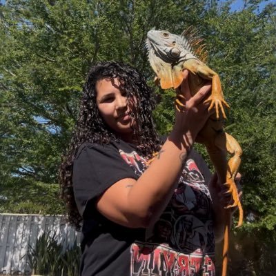 iitskrystallyn's profile picture. a mother.