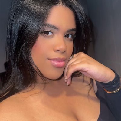 thaaymeloo_'s profile picture. 