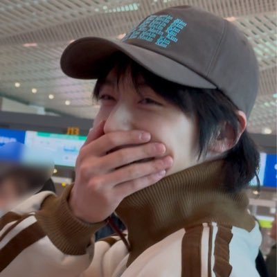 onrightbl's profile picture. 