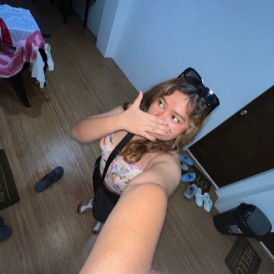 tellemr_'s profile picture. echar fuera.