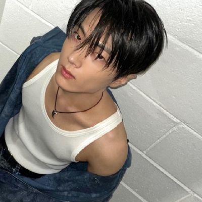 Jongueong's profile picture. 𝖥𝖺𝗂𝗋𝗆𝗈𝗋𝖾 𝗍𝖾𝗅𝗅 @Heeseungr, 𝗍𝗁𝖺𝗍 𝖭𝗈𝗍𝗂𝗏𝗎𝗆 𝗋𝗎𝗇𝗇𝖾𝖽 𝗆𝗒 𝗁𝗈𝗍 𝖿𝗎𝗇–𝗌𝗁#𝗍,