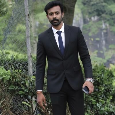 vinuspbranch's profile picture. நட்பின் துரோகம் கத்தியை போன்றது.. நண்பனை குத்தும் போது சுகமாகத்தான் இருக்கும். ஆனால், தன்னை குத்தும் போதுதான் கொடூரமாக வலிக்கும்.