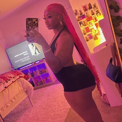 itsliterallynya's profile picture. 