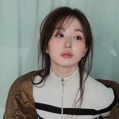 NMlXX_Haewon's profile picture. 안녕하세요 @WE_NMIXX @NMIXX_official 엔믹스의 리더과 보컬을 맡고있는 해원이라고 합니다 (봇/BOT/not the real one/진짜 해원 아님니다 )