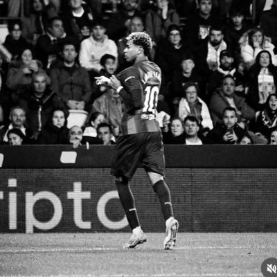 kuunaan's profile picture. a pedestrian