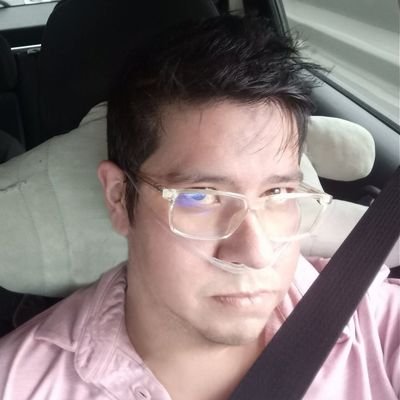 ccruist's profile picture. La oscuridad sigue poblada de luciérnagas.