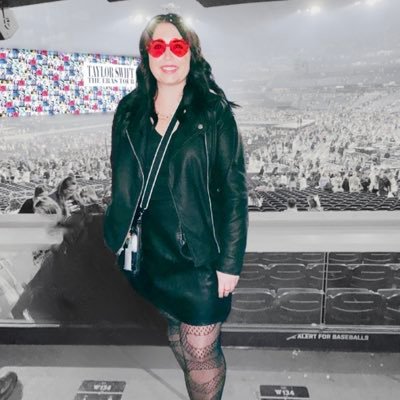 _emilyb5's profile picture. 🏒 🎶 ✈️ ♌️ 🐶