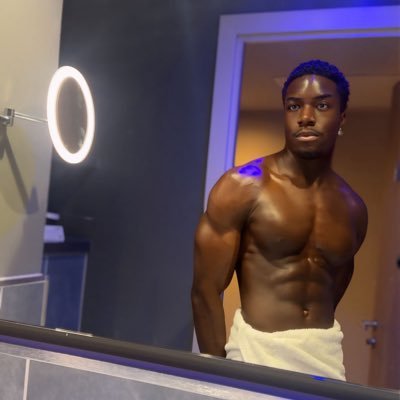 nazaboifit's profile picture. 24🍫British🇬🇧 -where I reply most 👇🏾
