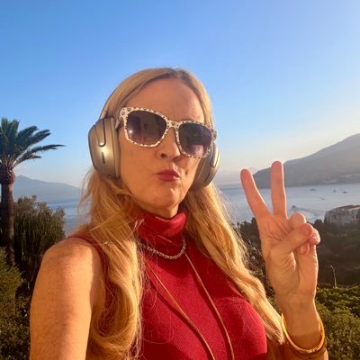 juliaeatsjulia's profile picture. Boston based. S. Fla. baby. Nomadic by nature. Survivor. I will get outta my car & fight you. But love you just as hard. Give peace a chance. 🇺🇦🇵🇱🇲🇽🇺🇸✌️