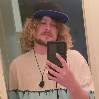 lma24Bl2's profile picture. ayo