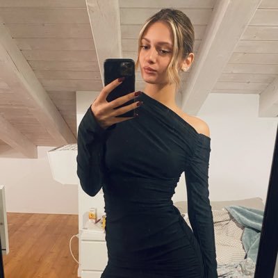 gloriiadl's profile picture. 