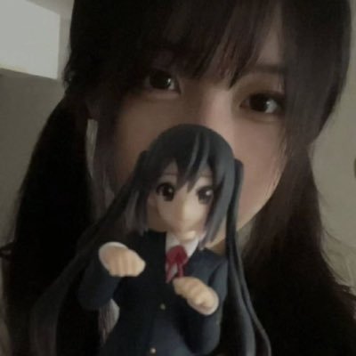 wuwuwju_'s profile picture. 트접은 지능순