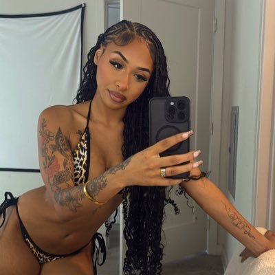 myKillbaby's profile picture. Just turned 18🙈… ⬇️