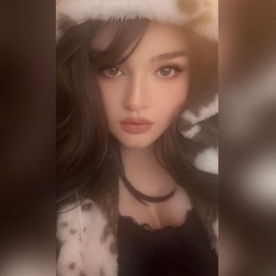 summmiesss's profile picture. ☉ taurus ☾ cancer ↑ leo | INTJ | writer