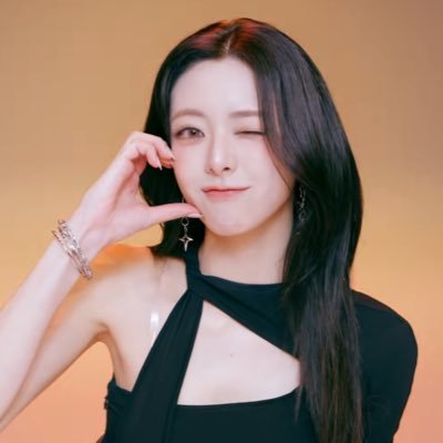 EsP2q03yDuUqbaT's profile picture. 04 AAA／Nissy／ITZY／I-DLE ／TWICE／aespa