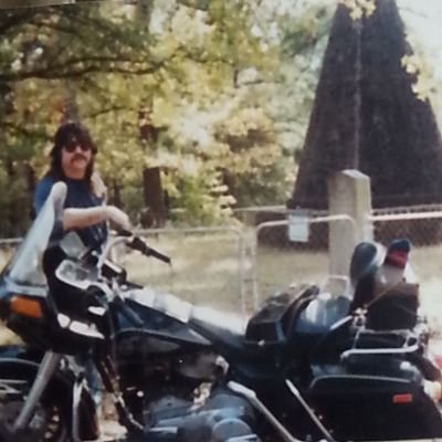 CliffordMosele7's profile picture. mega man!!!  Texas 74 years always Republican and maybe stupid but not stupid enough to be a Democrat 🤬