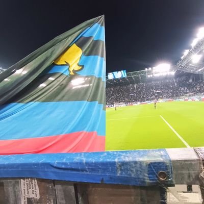 chrii1907's profile picture. ⬛🟦