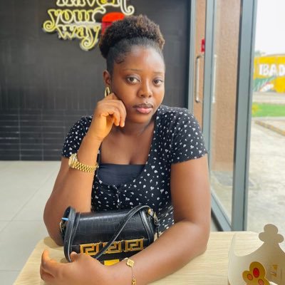 debbdgreat's profile picture. Just a random girlie existing in your lives.🤏🏾🫵🏾 The bee that supplies your honey.🍯