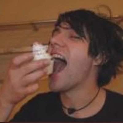 crescentmo9ns's profile picture. bright eyes + boygenius enthusiast 🧸 #RIPlaurapalmer