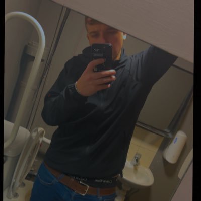 Leevahh's profile picture. best mate @_Coxx1e