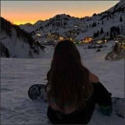 Yvwiecbie2711's profile picture. 