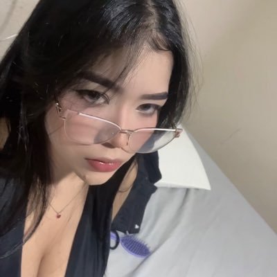 livingforbey's profile picture. nerdola, gæmer, otaku nas horas vagas e extremamente apaixonada por beyoncé.