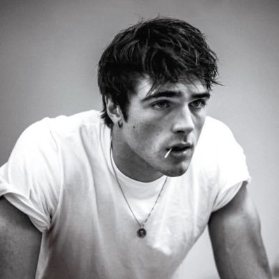 castawxyeh's profile picture. ⠀ ⠀ ⠀ ⠀ ⠀ ⤙ ♛ ⠀ ⠀ ⠀ mᥲtᥙrᥱ ᥴoᥒtᥱᥒt . ⠀