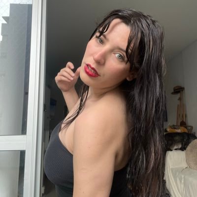 moongirlmlv's profile picture. nunca confesó que su vida era salvaje 🤟🏻 soy actriz🎭 aguante el teatro y la birra viejaaaa🍻