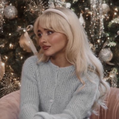 shortsnweet's profile picture. so um are u coming in or what