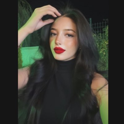 ayseekk_'s profile picture. olur öyle şeyler