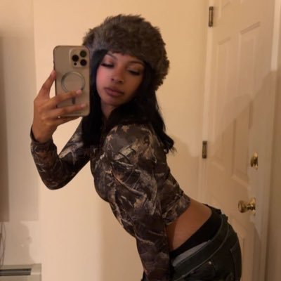 tatmarley's profile picture. Somewhere between psychotic and iconic