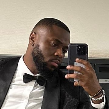 kerose__'s profile picture. On est mourant à la minute où l’on naît.