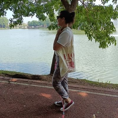 ihemitadehuevo's profile picture. Administradora de profesión, pero no de mi vida ni mis finanzas.👩🏻‍💼
Archivista por interés social y económico. 😘