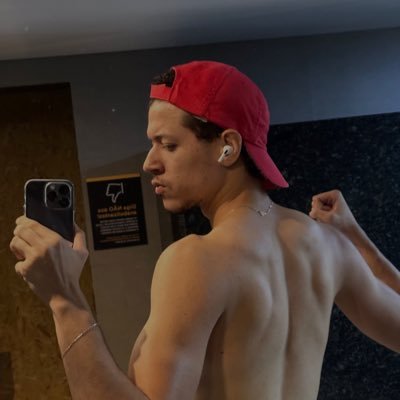 littleviic's profile picture. futuro arquiteto ˚꩜｡⟡ ݁ .☆⋆“ Eu já não tenho hora pra me refazer.”