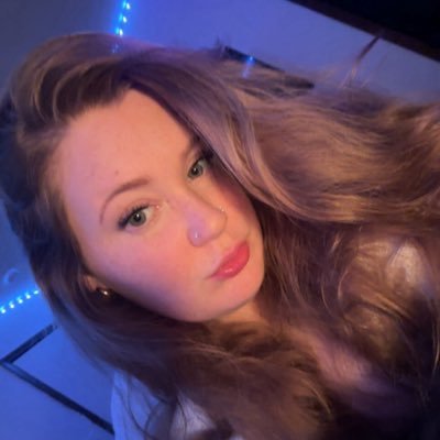 CleavageCupcake's profile picture. @CleavageCake 🍒42 H big titty slut🍒