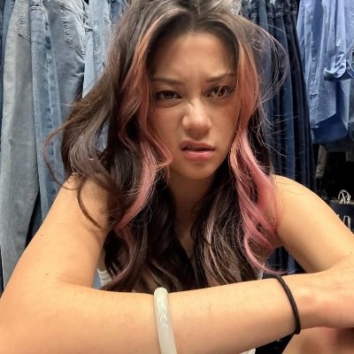 Itstartsoffslow's profile picture. She / They