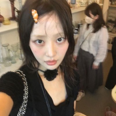 ihrtyvs's profile picture. #pinkpantheress gowon looked at me..