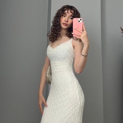 asliceelik's profile picture. 