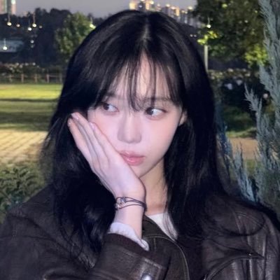 imwintieo's profile picture. aephrodites’ whisper of the cold breeze.