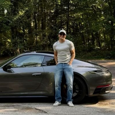 EsrefcanYa's profile picture. Hayvan dostu. Patili kalplerle doluyum