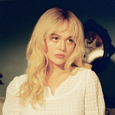 cinnamongvrl1's profile picture. literally just a girl