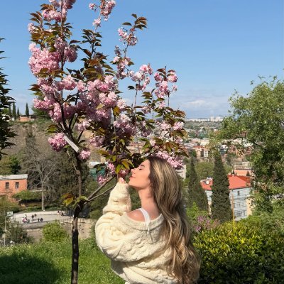 Casset_852's profile picture. Sweet energy + a tiny bit of attitude 😌 • Life’s better with good vibes