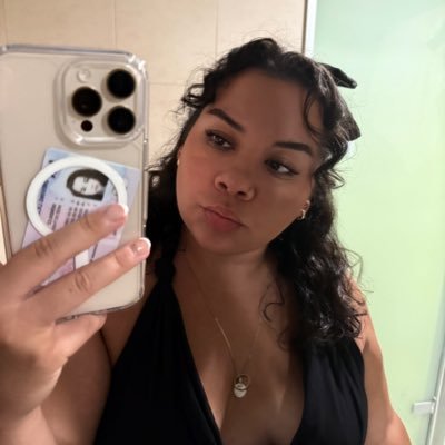 bethjgonzalez's profile picture. 28 • west sussex • midwife