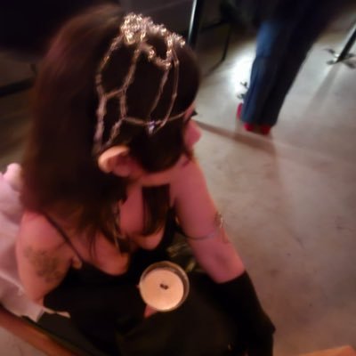 colapsoetereo's profile picture. viola fora de moda 
https://t.co/J0KLLunSK8